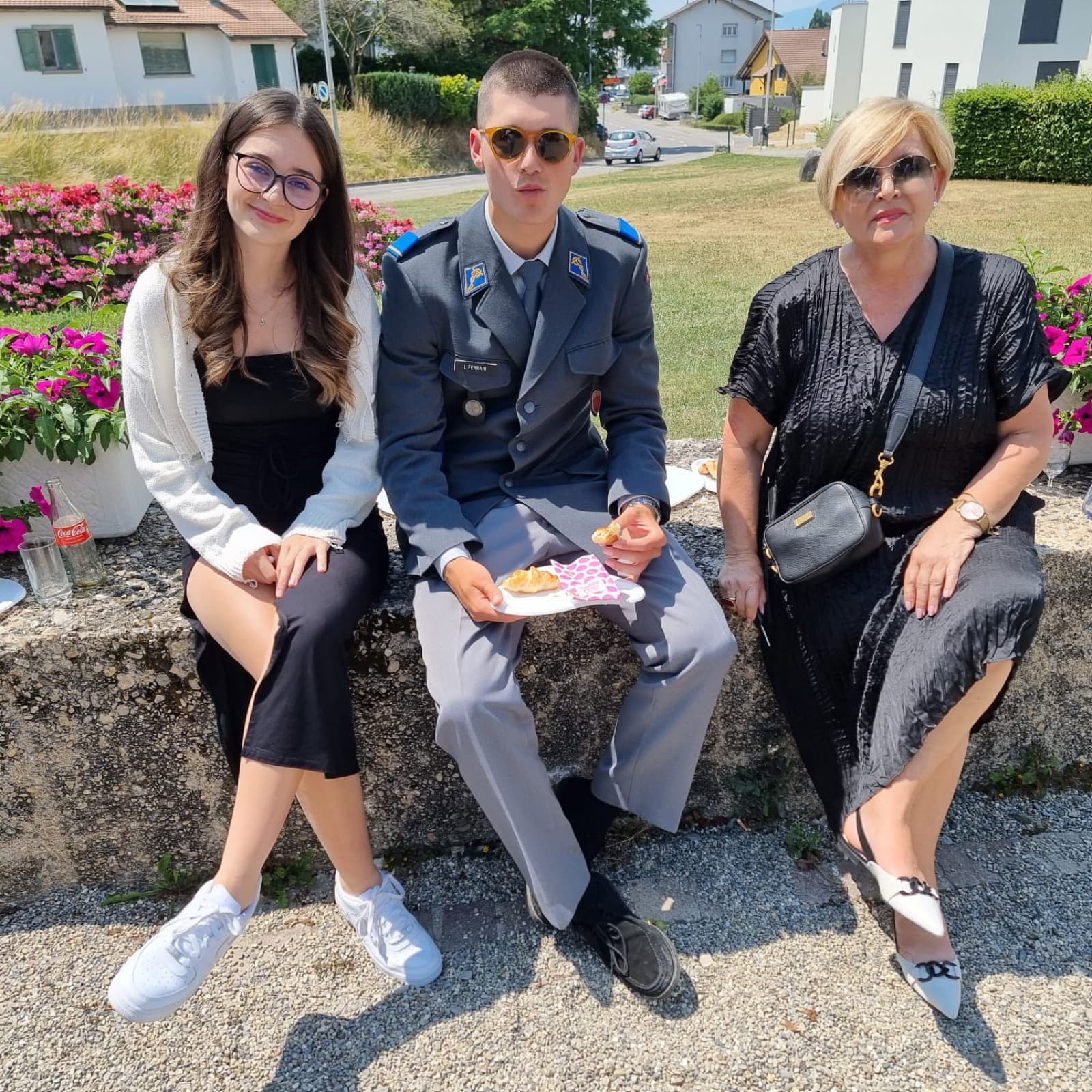 Meine Schwester, meine Grossmutter und ich am OS-Abschluss